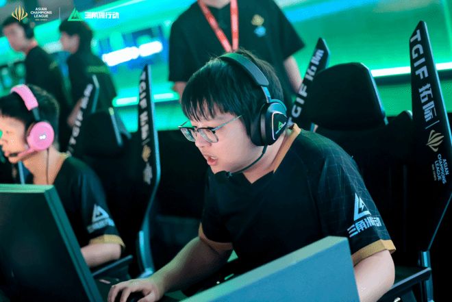 但她们依然 但她们依然