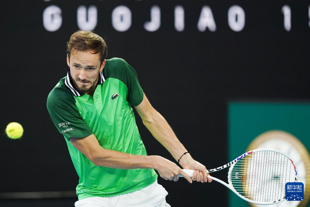 体坛名场面｜世界杯生死战，上万名球迷扬言打爆中国女篮，结果遭反击.