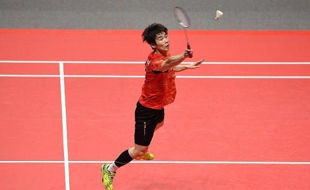 突出曲面反 突出曲面反